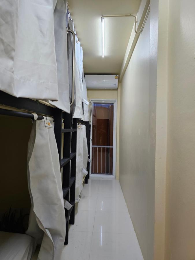 Luca Hostel Bangkok Buitenkant foto