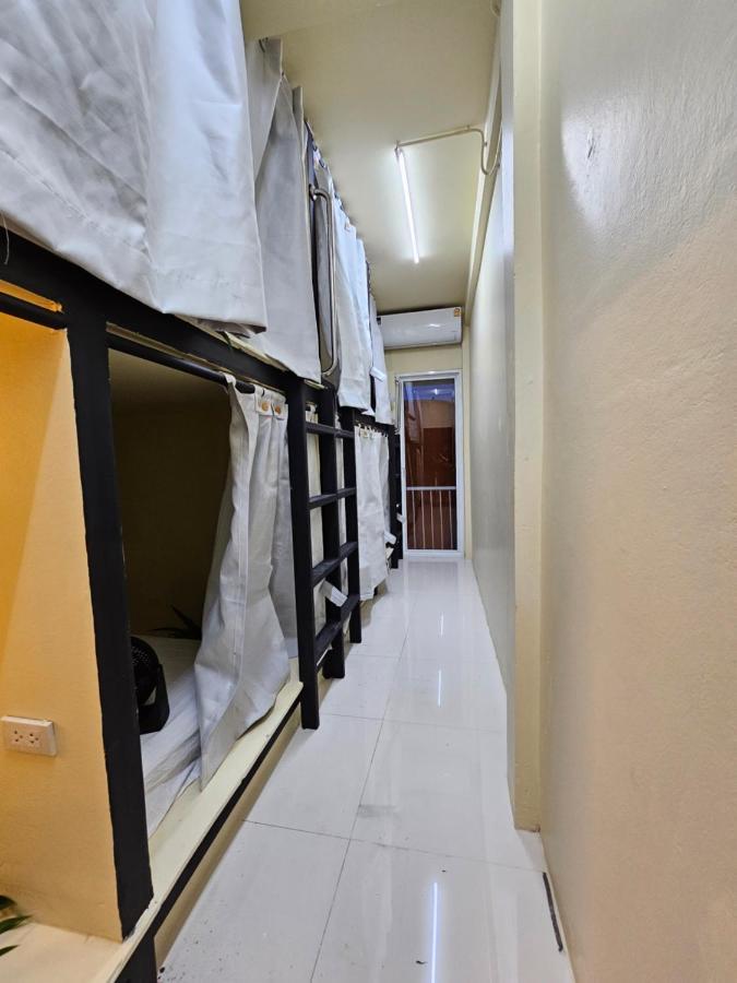 Luca Hostel Bangkok Buitenkant foto