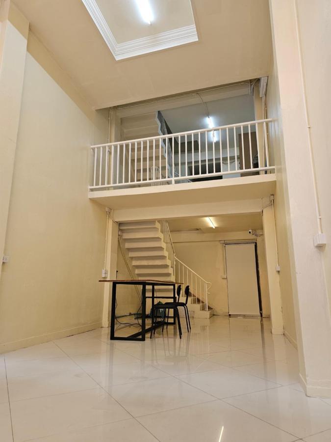 Luca Hostel Bangkok Buitenkant foto